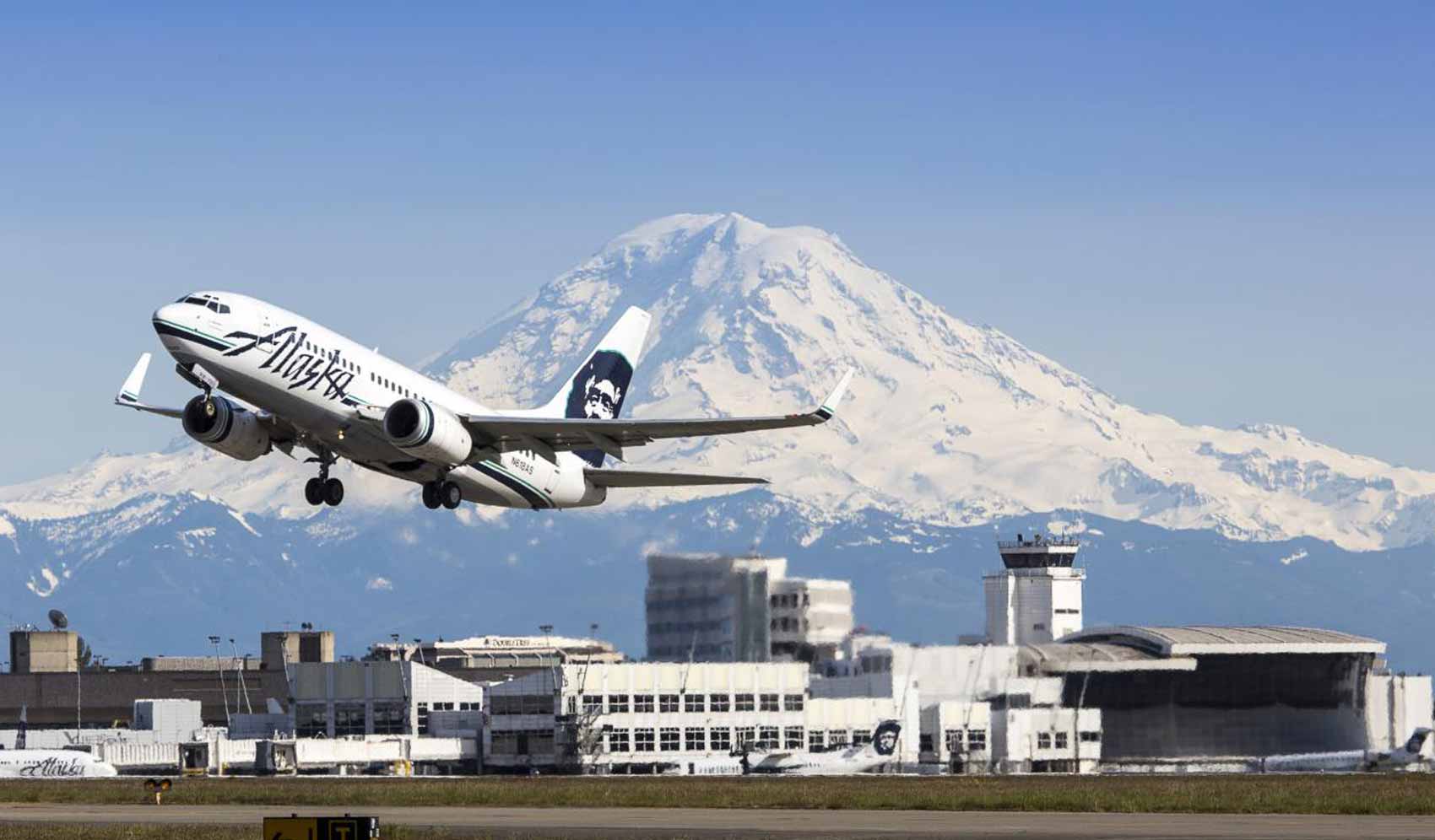 Exterior SEA-TAC airport photo with Mount Ranier in the background